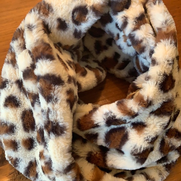 Cheetah/Leopard scarf - Picture 2 of 2